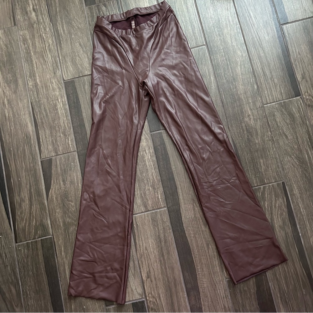 SKIMS Faux Leather Seamed Boot Cut Pant in Cocoa Brown Sz L - Picture 2 of 7